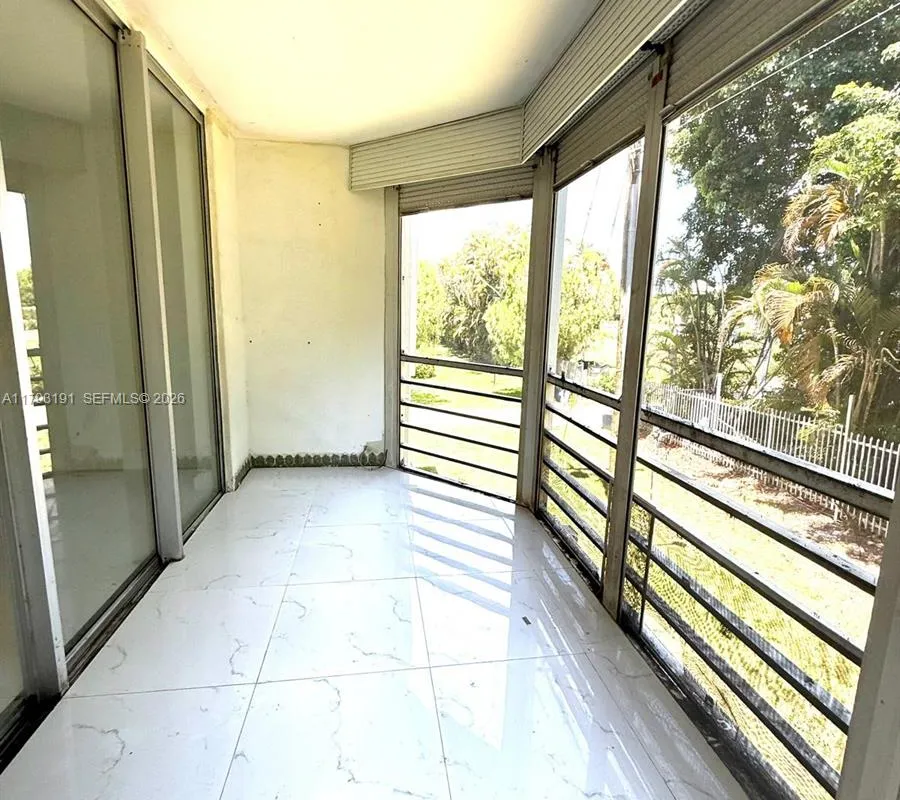 1401 NE 191st St # D201, Miami FL 33179