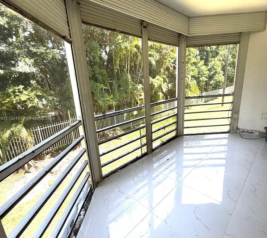 1401 NE 191st St # D201, Miami FL 33179