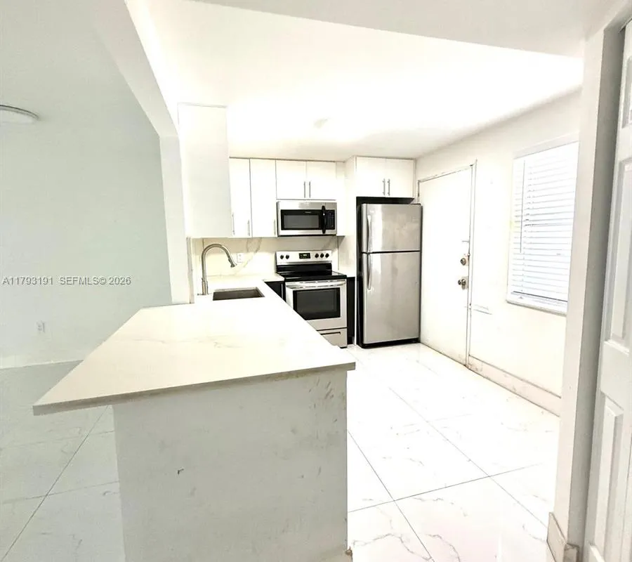 1401 NE 191st St # D201, Miami FL 33179