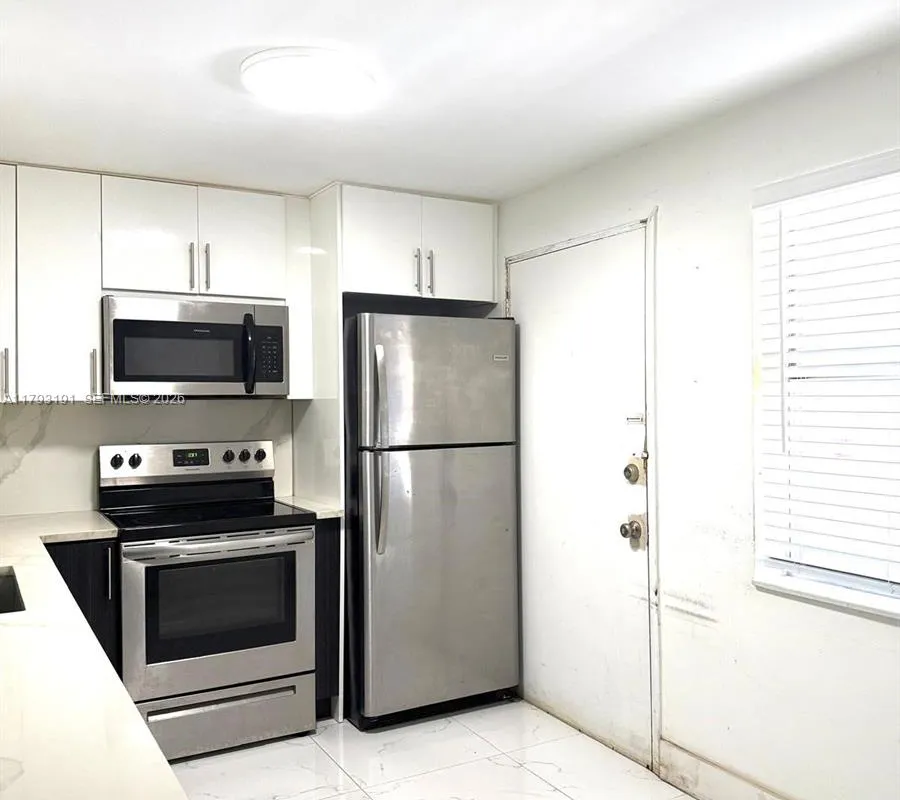 1401 NE 191st St # D201, Miami FL 33179