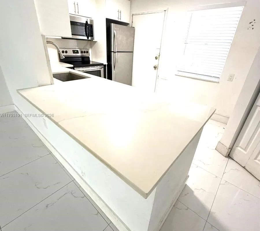 1401 NE 191st St # D201, Miami FL 33179