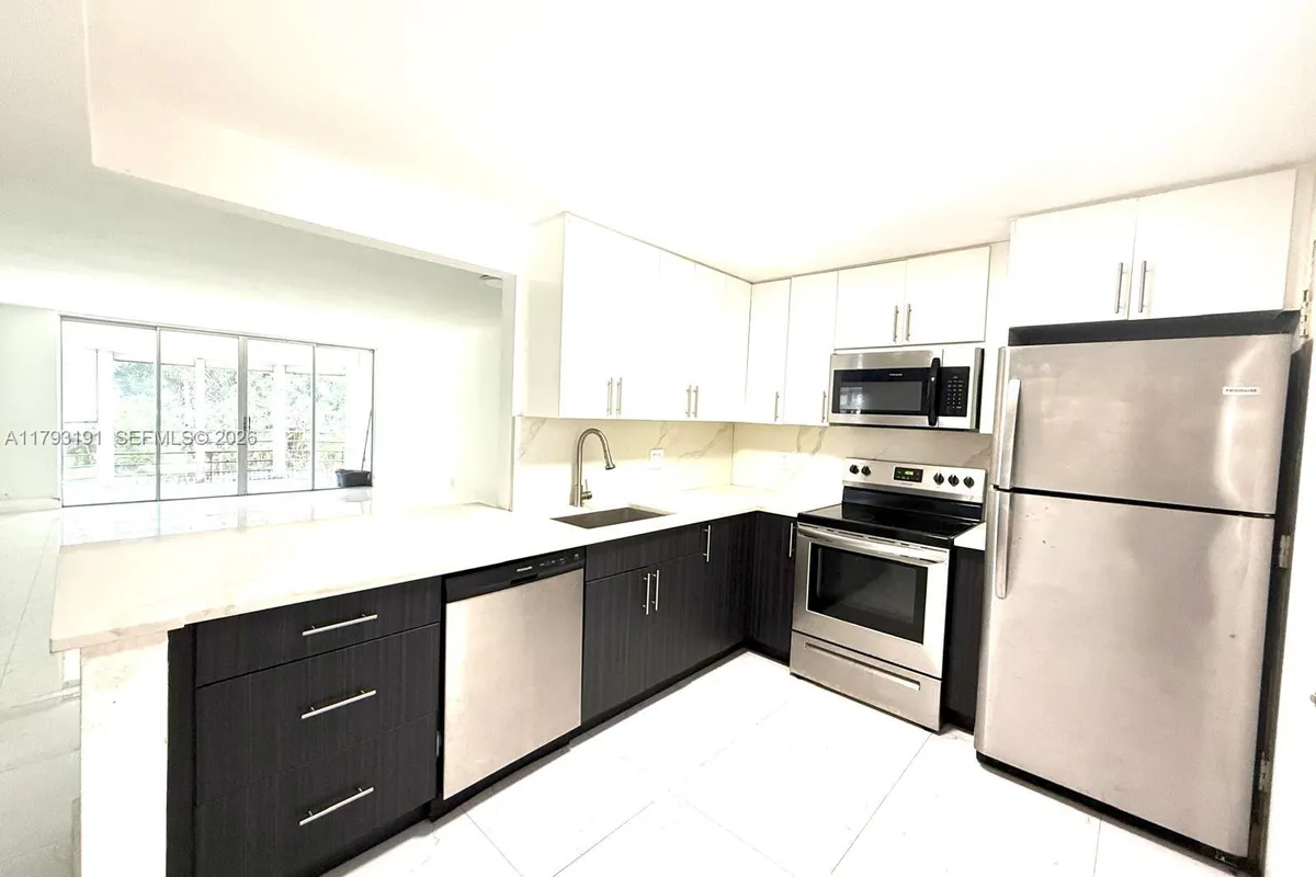 1401 NE 191st St # D201, Miami FL 33179