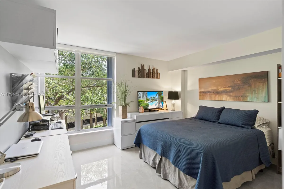 3600 Mystic Pointe Dr # 306, Aventura FL 33180