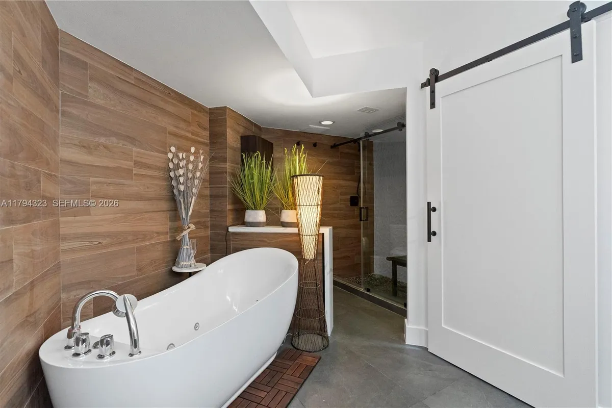 3600 Mystic Pointe Dr # 306, Aventura FL 33180