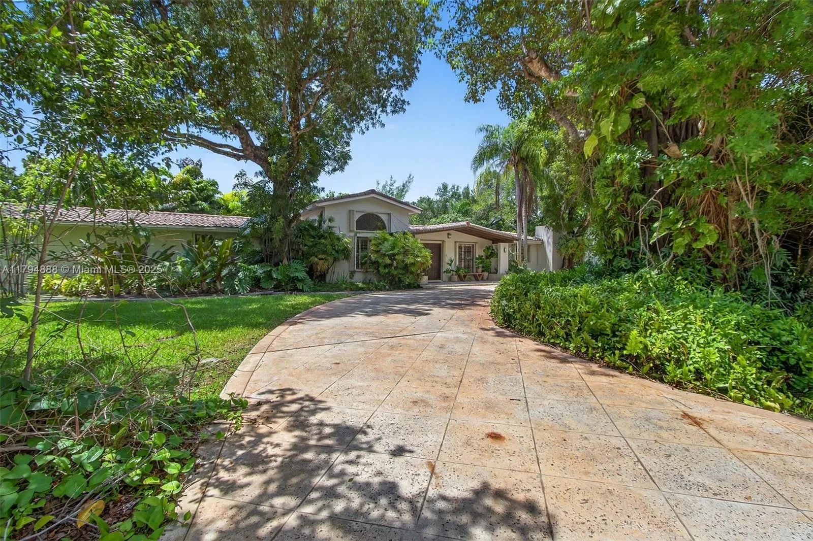 4 bedroom 4 bath for sale at 6700 SW 64th St, South Miami FL 33143