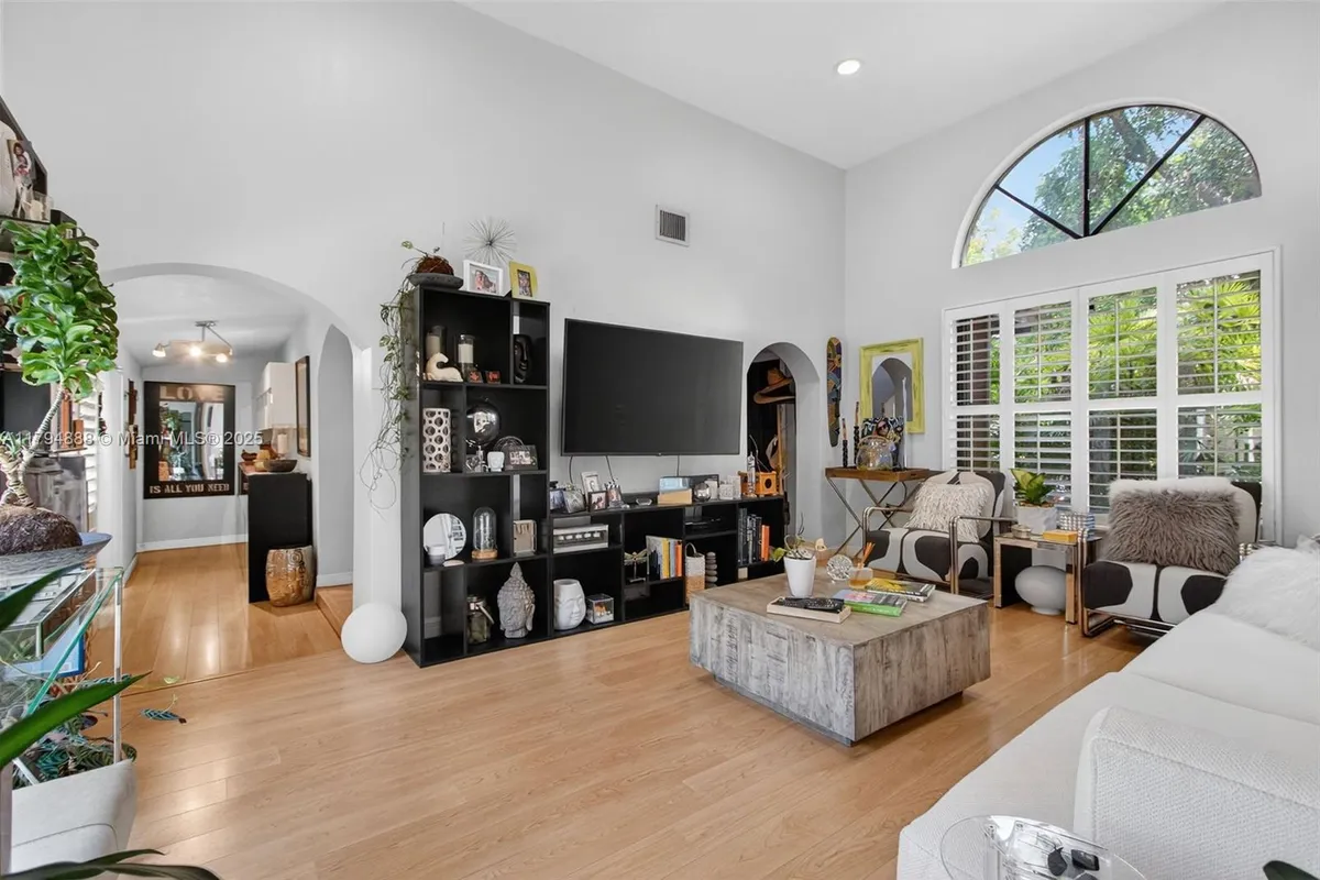 6700 SW 64th St, South Miami FL 33143