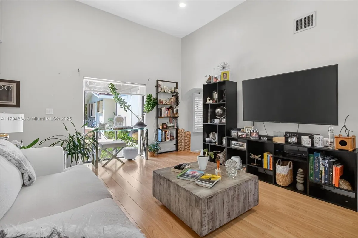 6700 SW 64th St, South Miami FL 33143