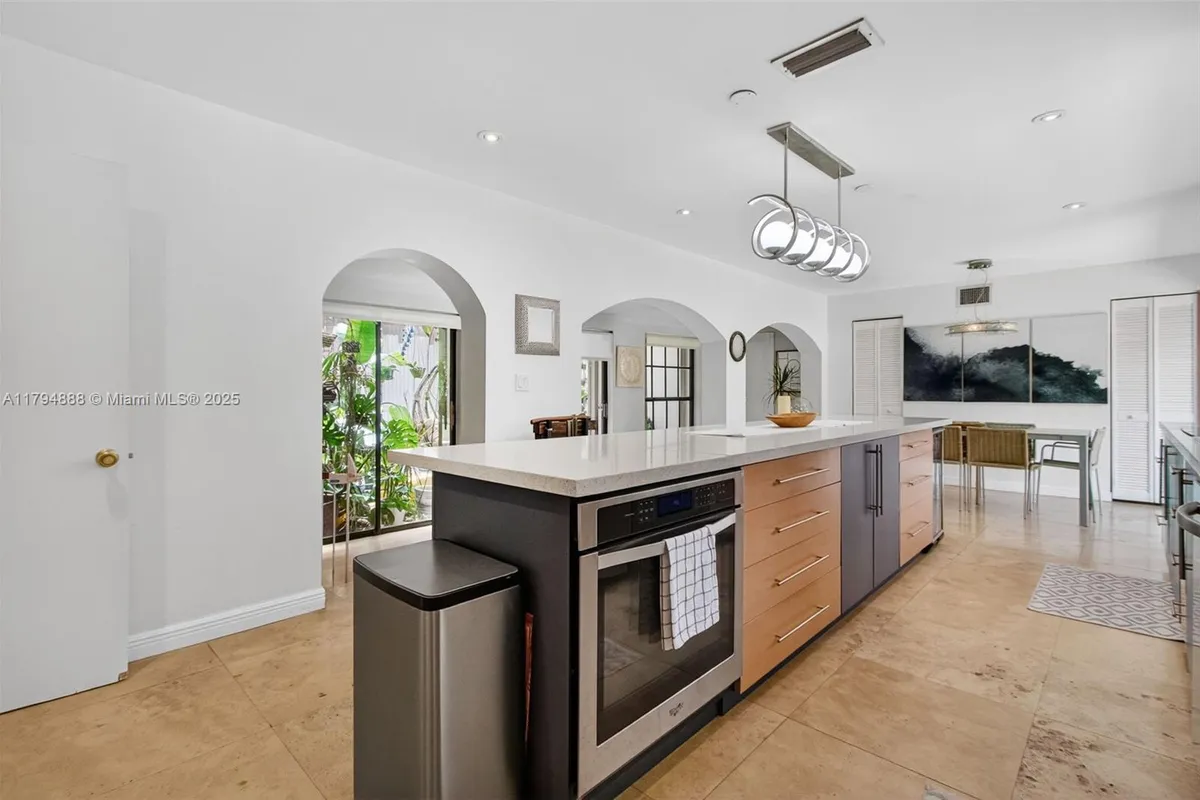 6700 SW 64th St, South Miami FL 33143