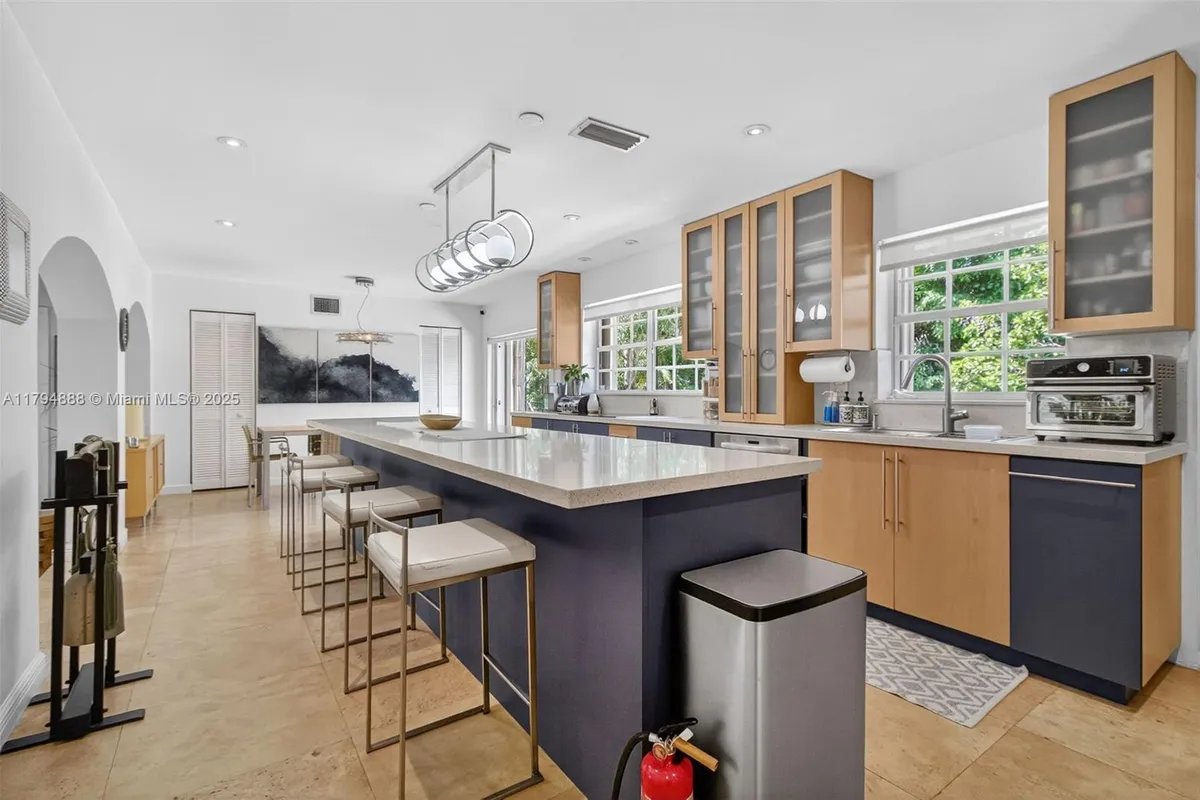 6700 SW 64th St, South Miami FL 33143