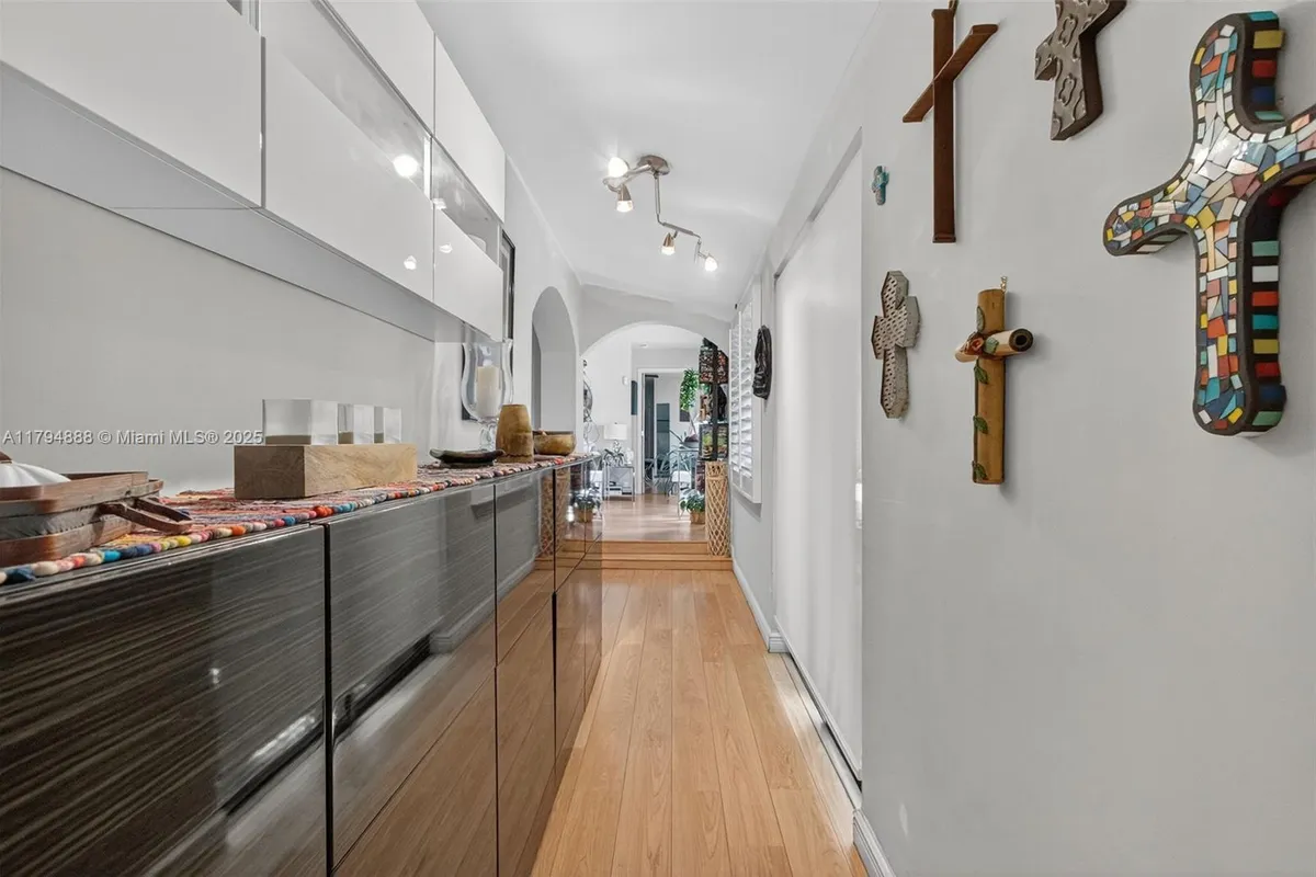 6700 SW 64th St, South Miami FL 33143