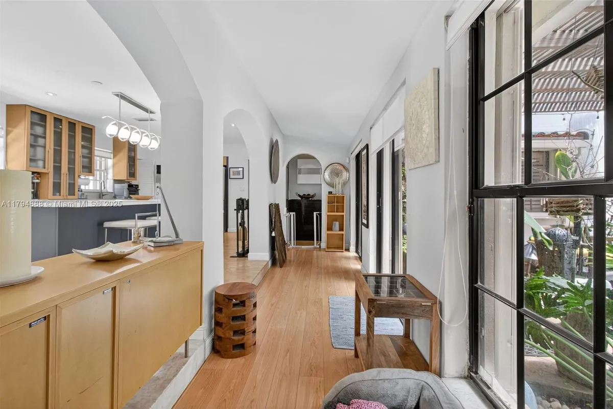 6700 SW 64th St, South Miami FL 33143