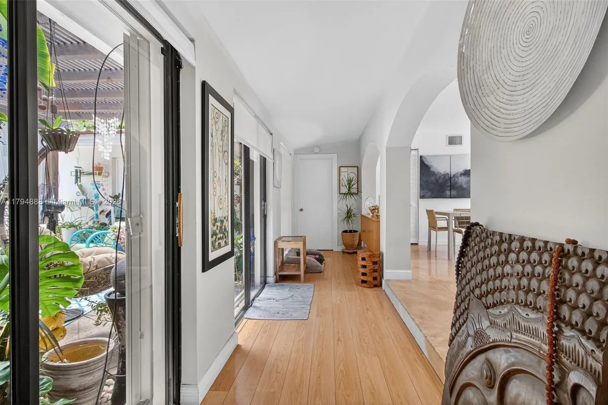 6700 SW 64th St, South Miami FL 33143