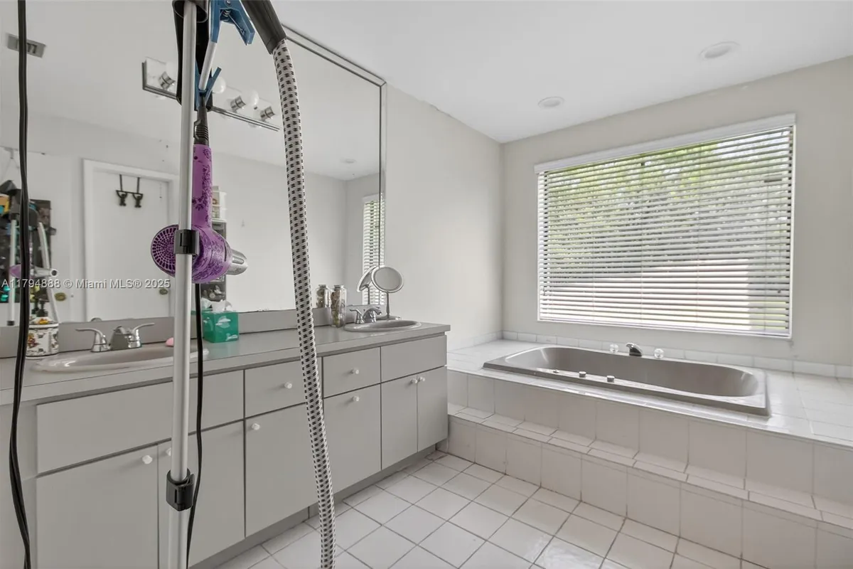 6700 SW 64th St, South Miami FL 33143