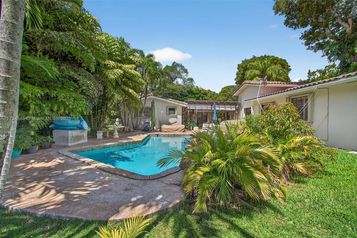 6700 SW 64th St, South Miami FL 33143