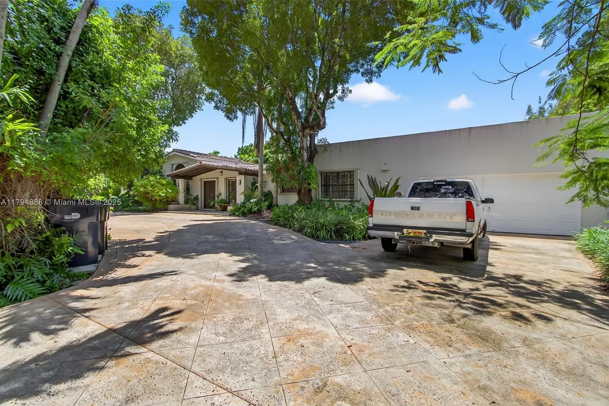 6700 SW 64th St, South Miami FL 33143