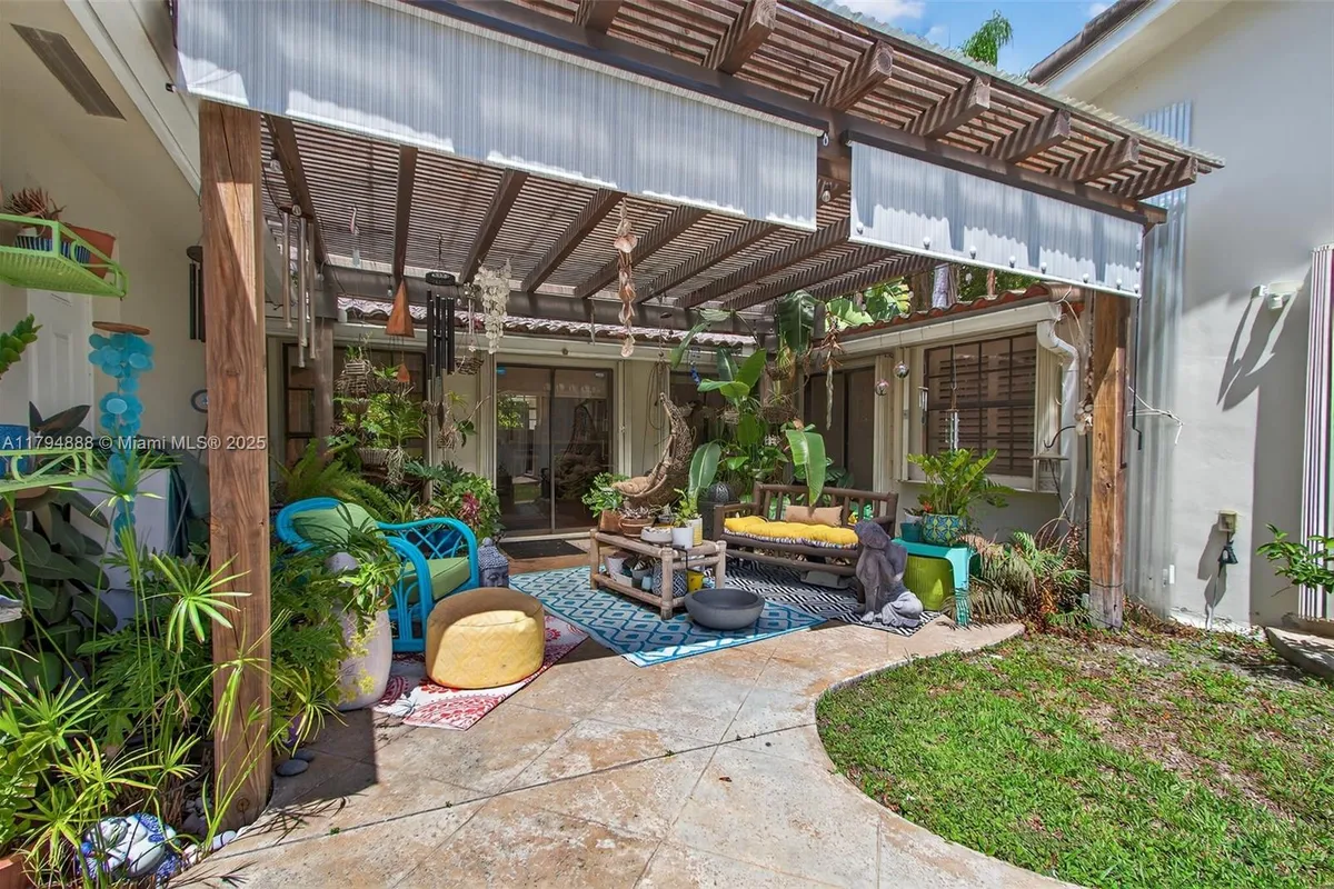 6700 SW 64th St, South Miami FL 33143