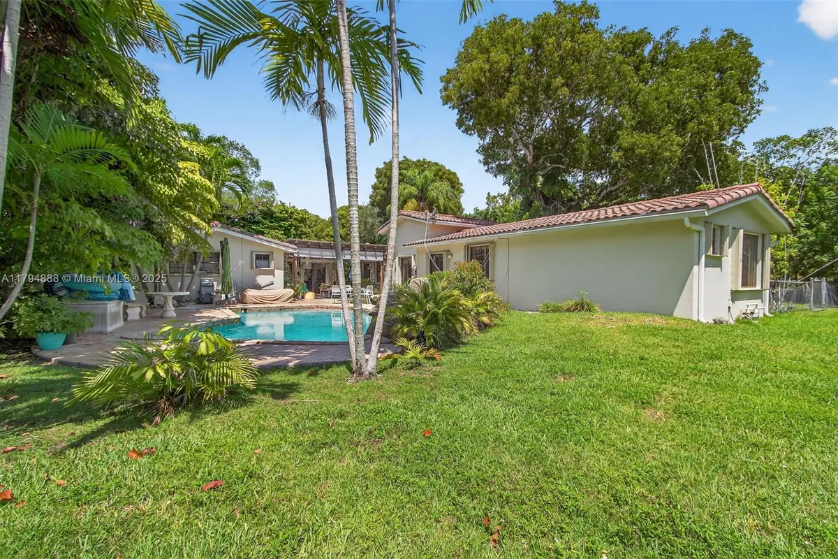 6700 SW 64th St, South Miami FL 33143