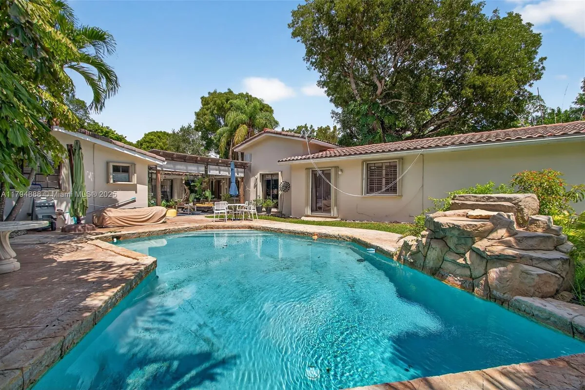 6700 SW 64th St, South Miami FL 33143