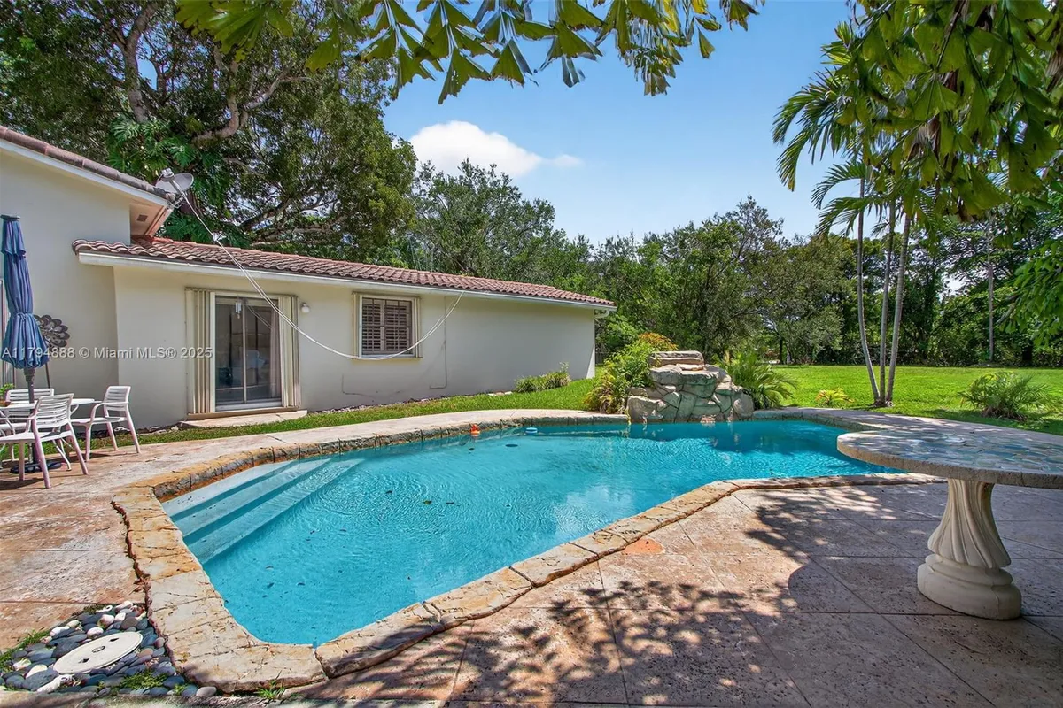 6700 SW 64th St, South Miami FL 33143