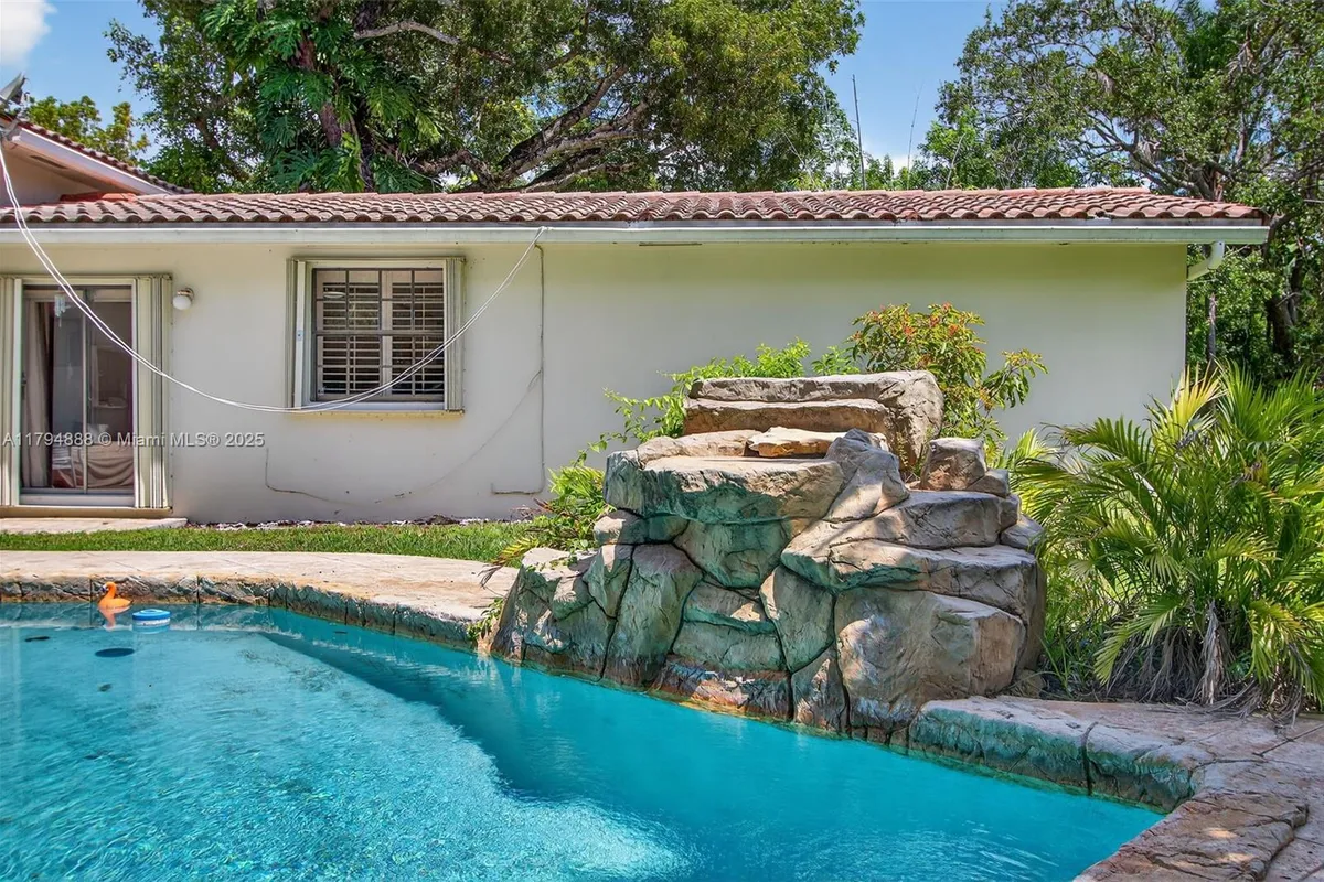 6700 SW 64th St, South Miami FL 33143