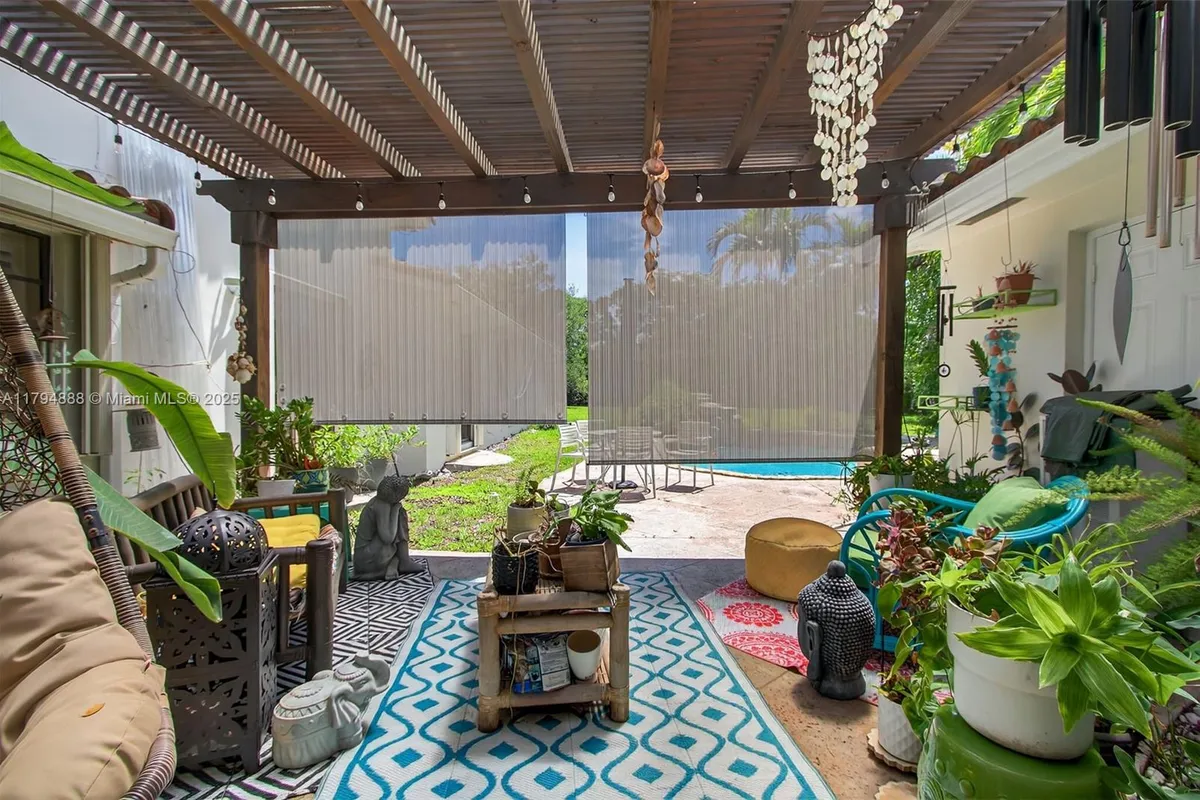 6700 SW 64th St, South Miami FL 33143