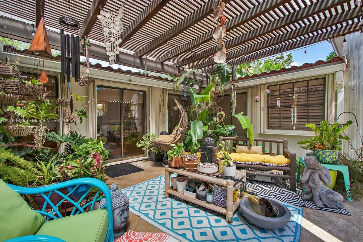 6700 SW 64th St, South Miami FL 33143