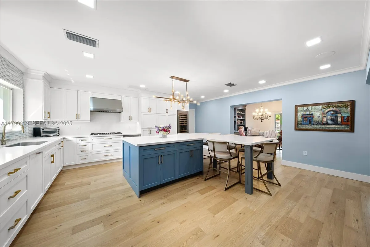 725 Vilabella Ave, Coral Gables FL 33146