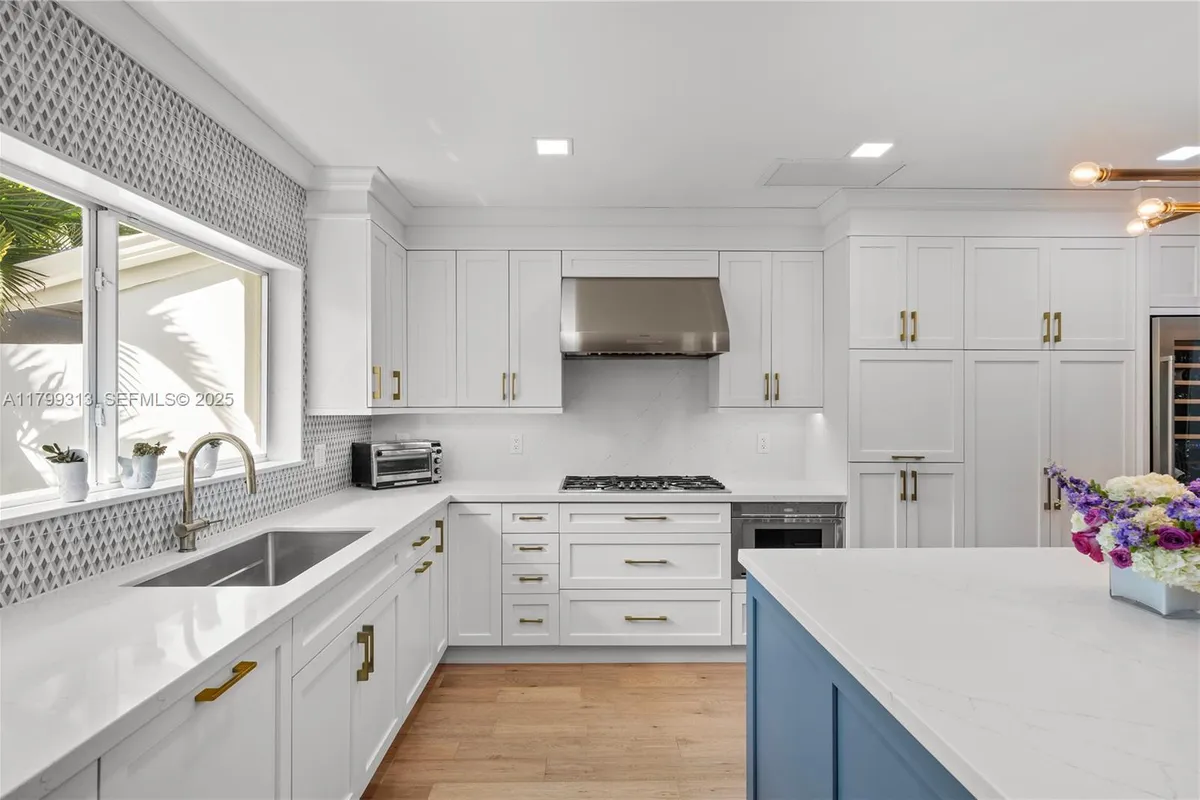 725 Vilabella Ave, Coral Gables FL 33146