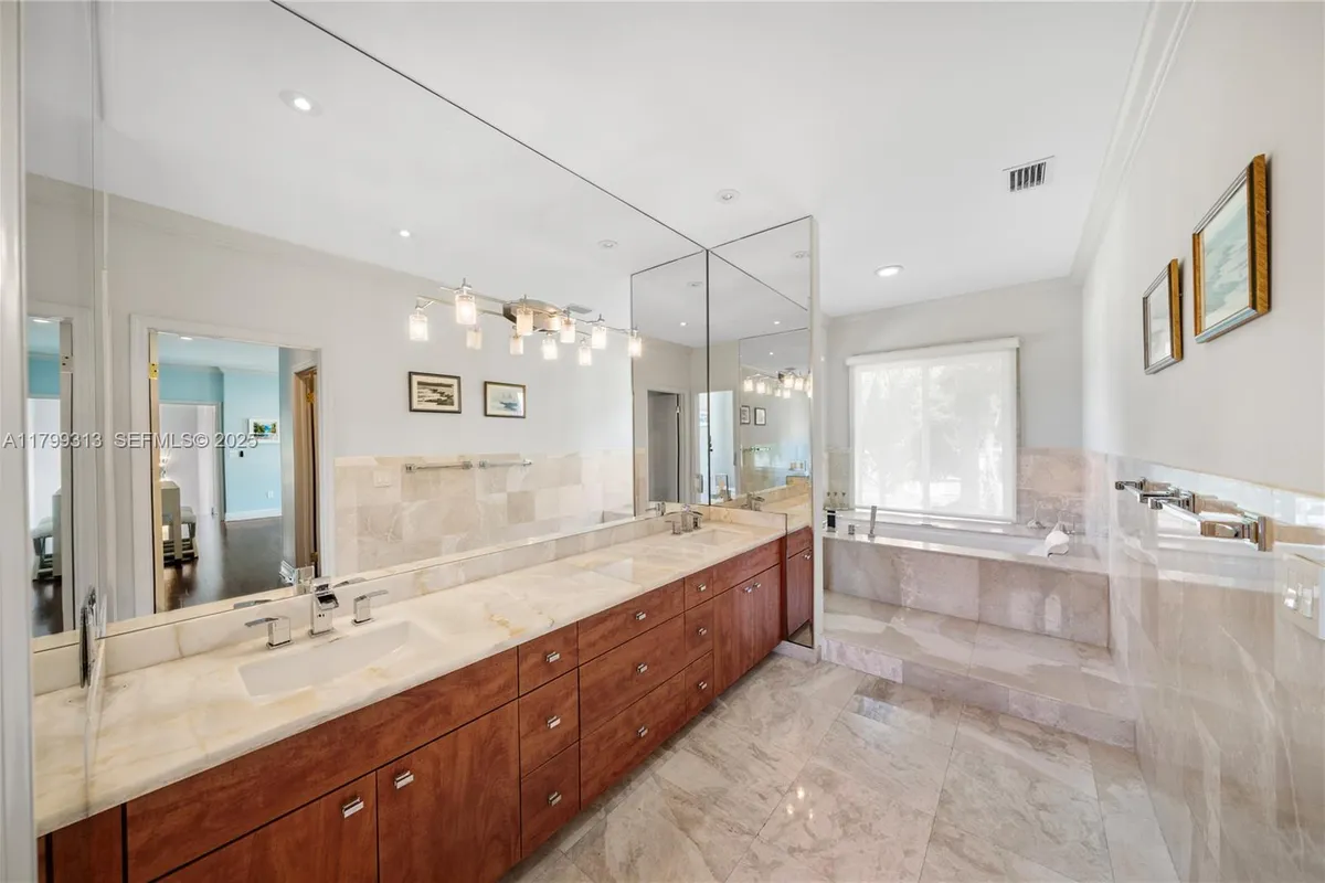 725 Vilabella Ave, Coral Gables FL 33146