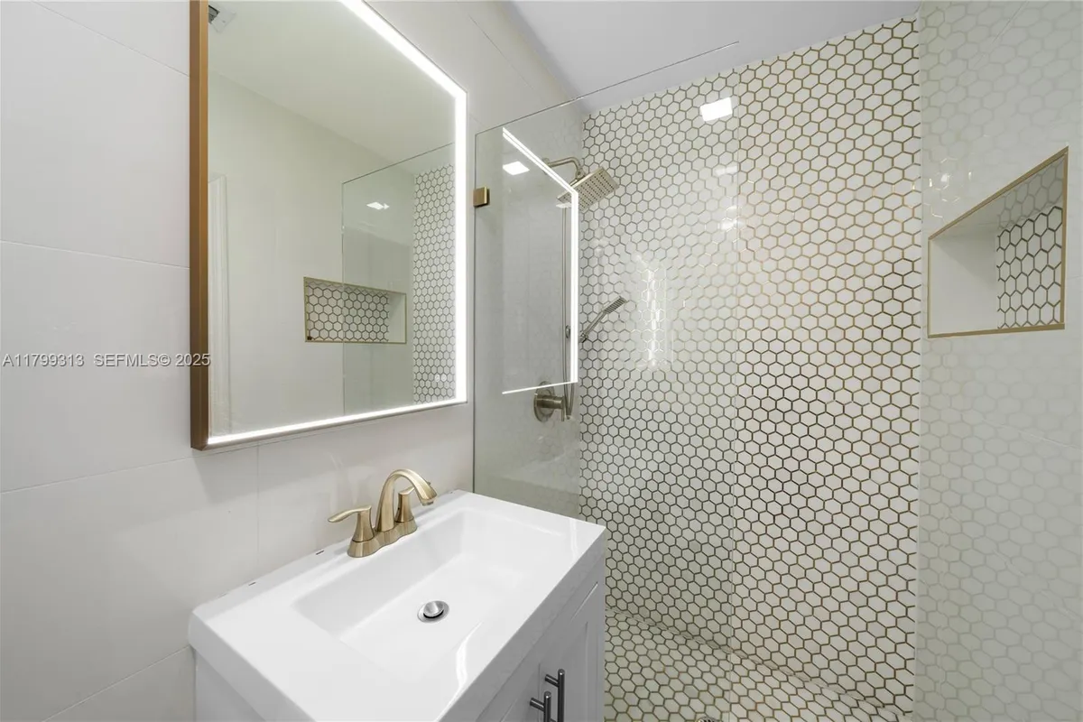 725 Vilabella Ave, Coral Gables FL 33146