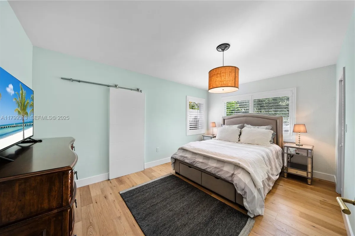 725 Vilabella Ave, Coral Gables FL 33146