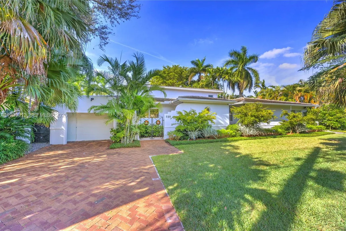 725 Vilabella Ave, Coral Gables FL 33146