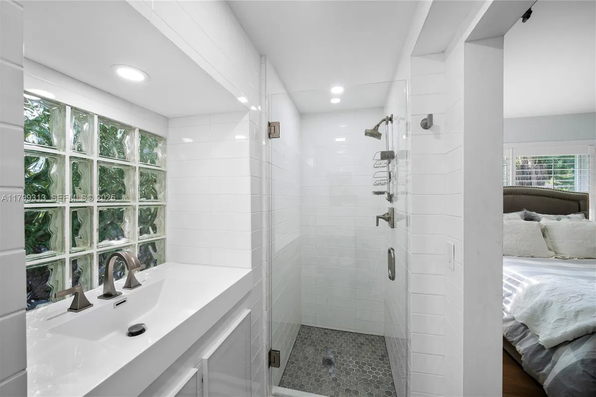 725 Vilabella Ave, Coral Gables FL 33146