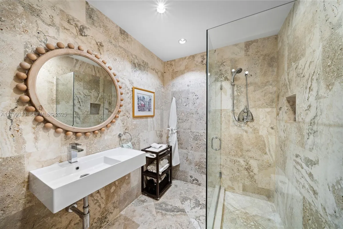 725 Vilabella Ave, Coral Gables FL 33146