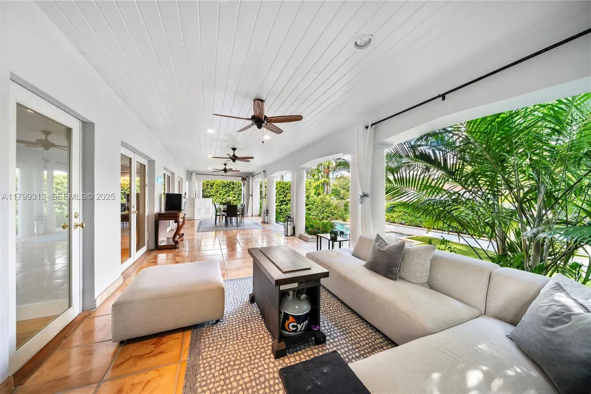 725 Vilabella Ave, Coral Gables FL 33146