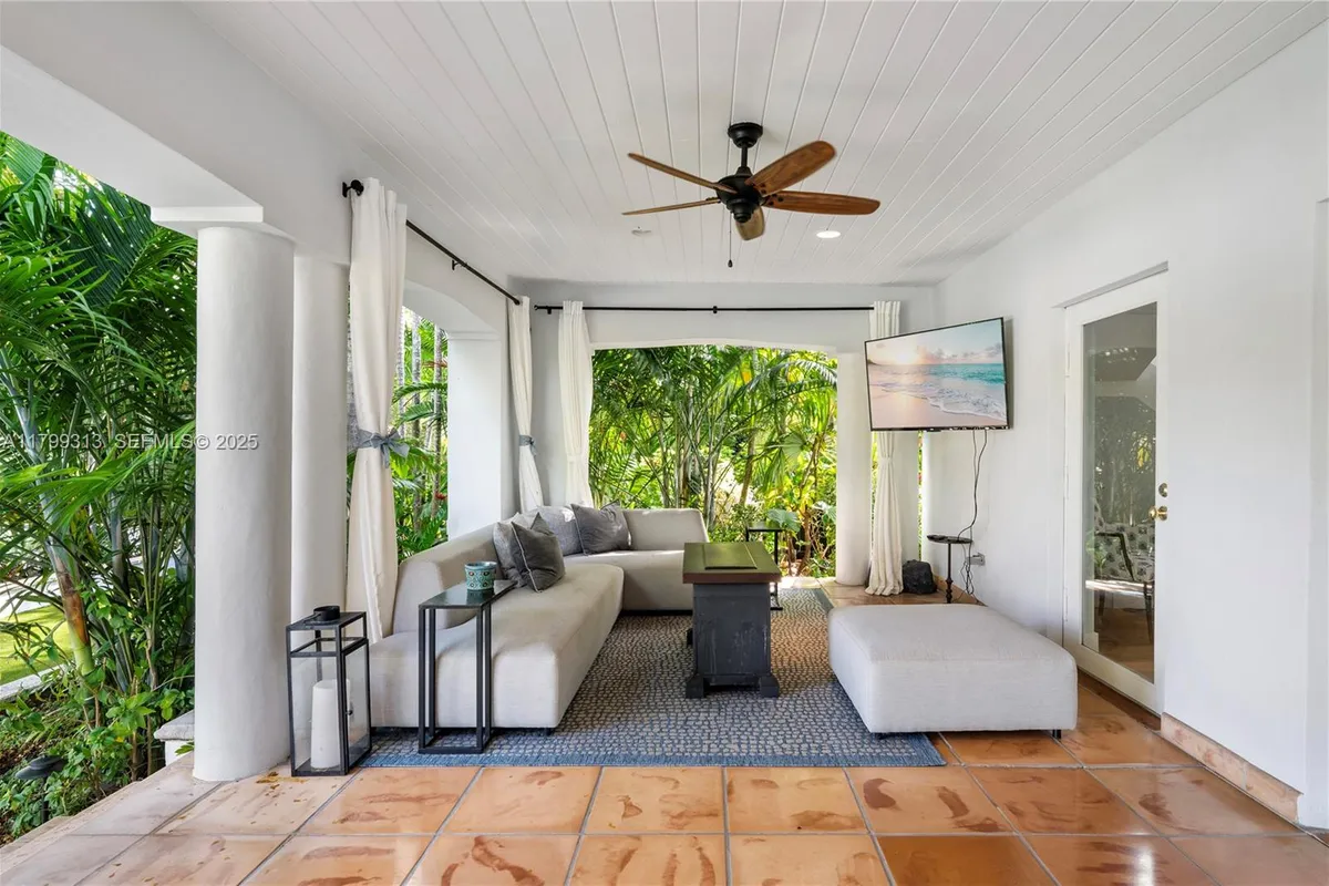 725 Vilabella Ave, Coral Gables FL 33146