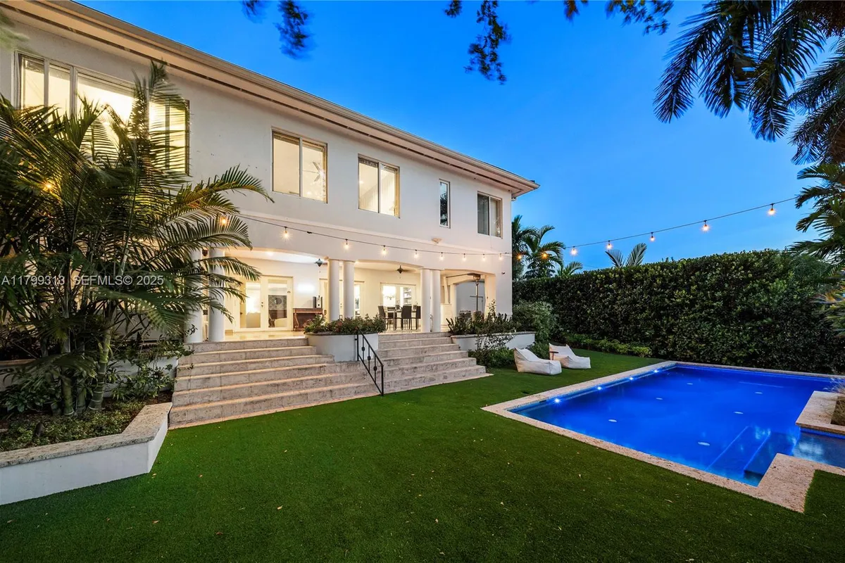 725 Vilabella Ave, Coral Gables FL 33146