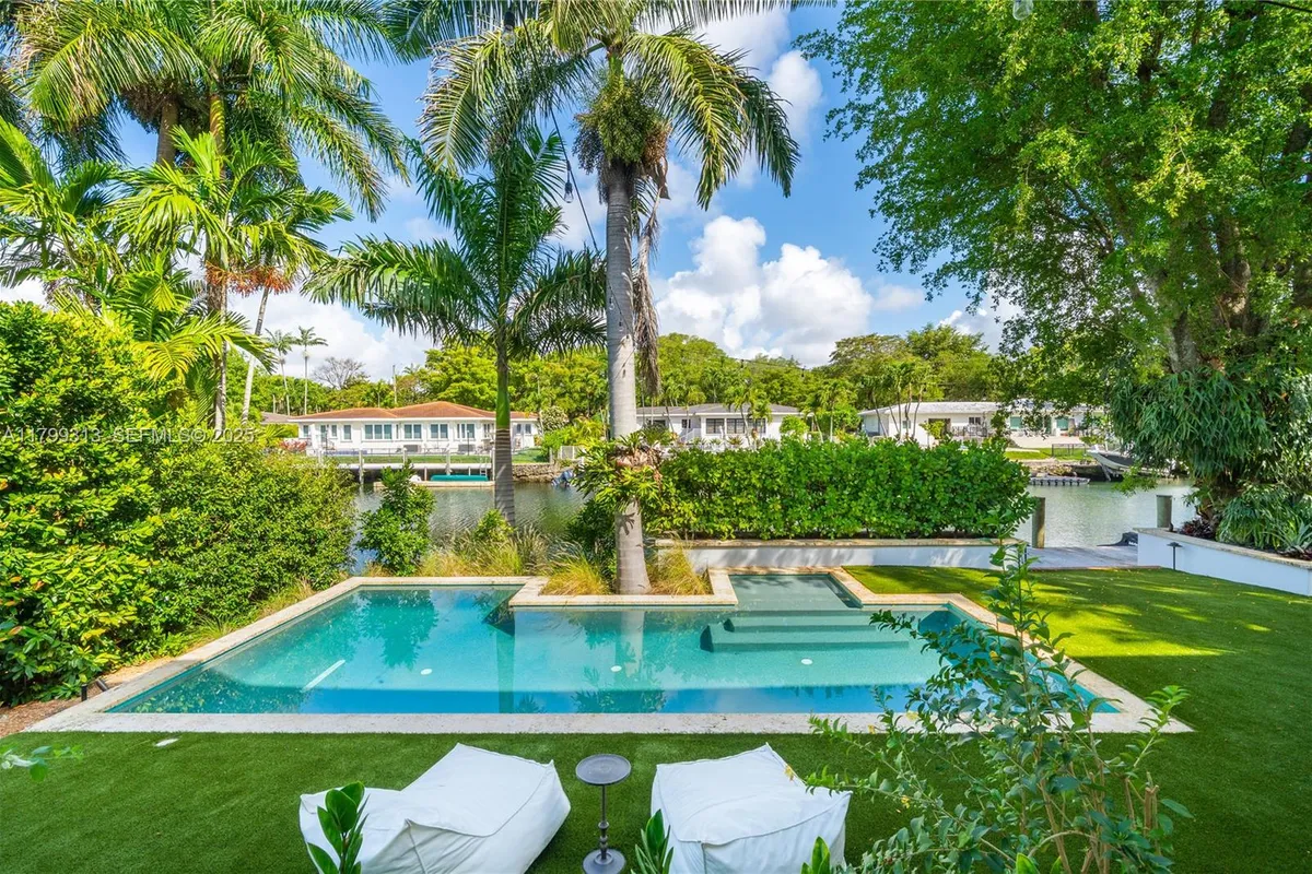 725 Vilabella Ave, Coral Gables FL 33146