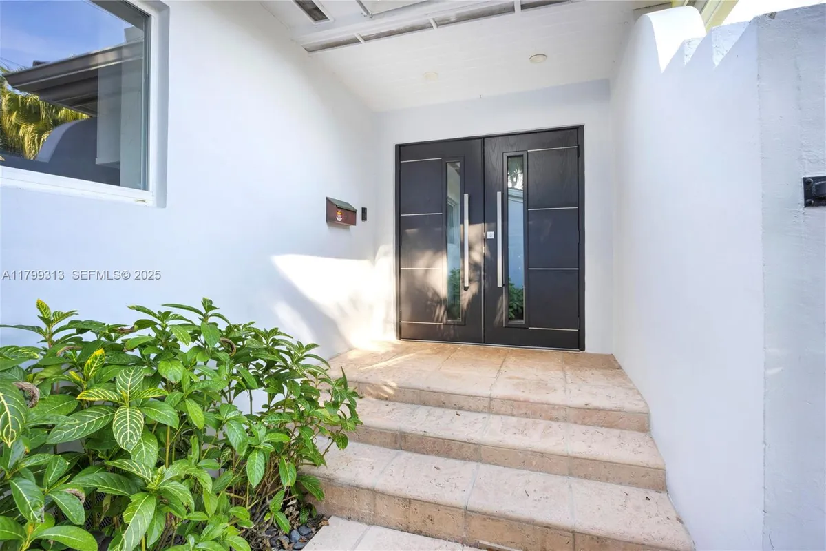 725 Vilabella Ave, Coral Gables FL 33146