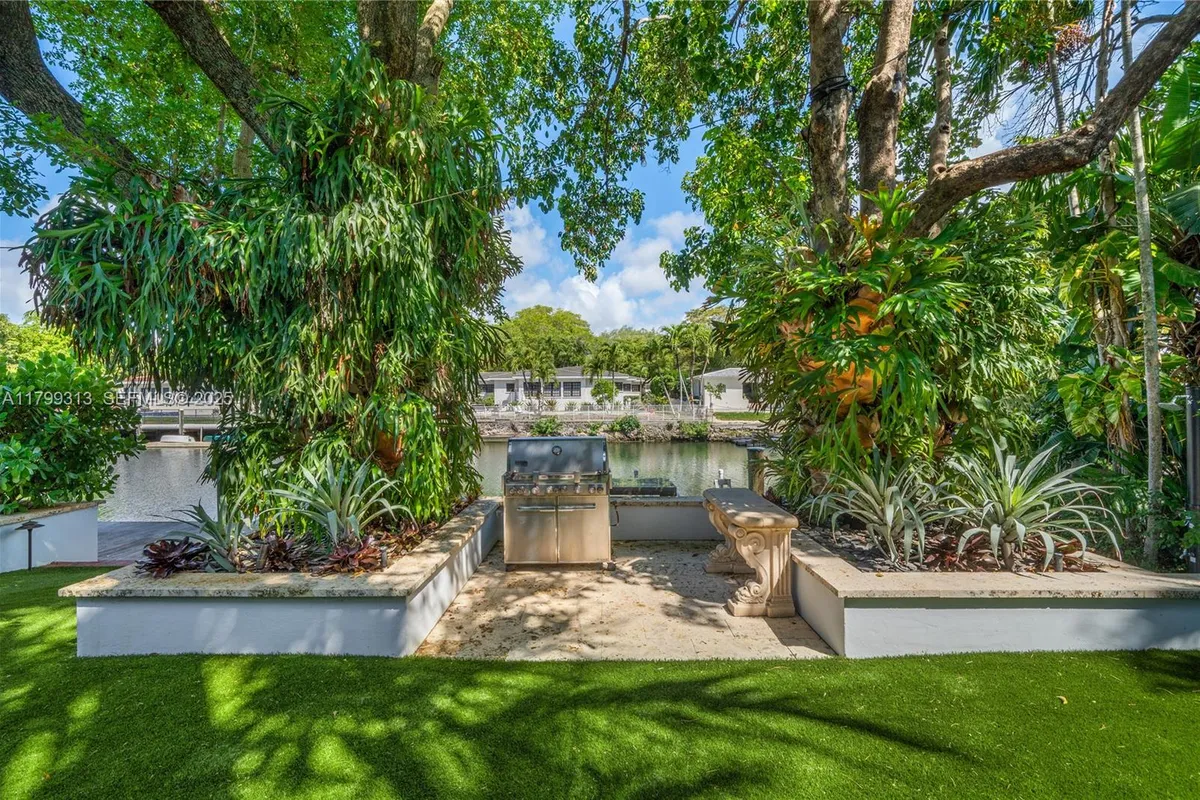 725 Vilabella Ave, Coral Gables FL 33146