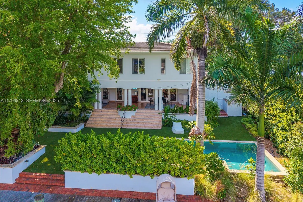 725 Vilabella Ave, Coral Gables FL 33146