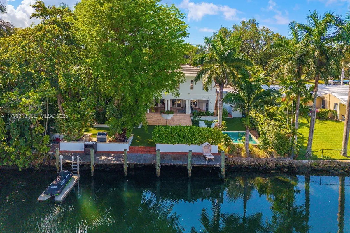 725 Vilabella Ave, Coral Gables FL 33146