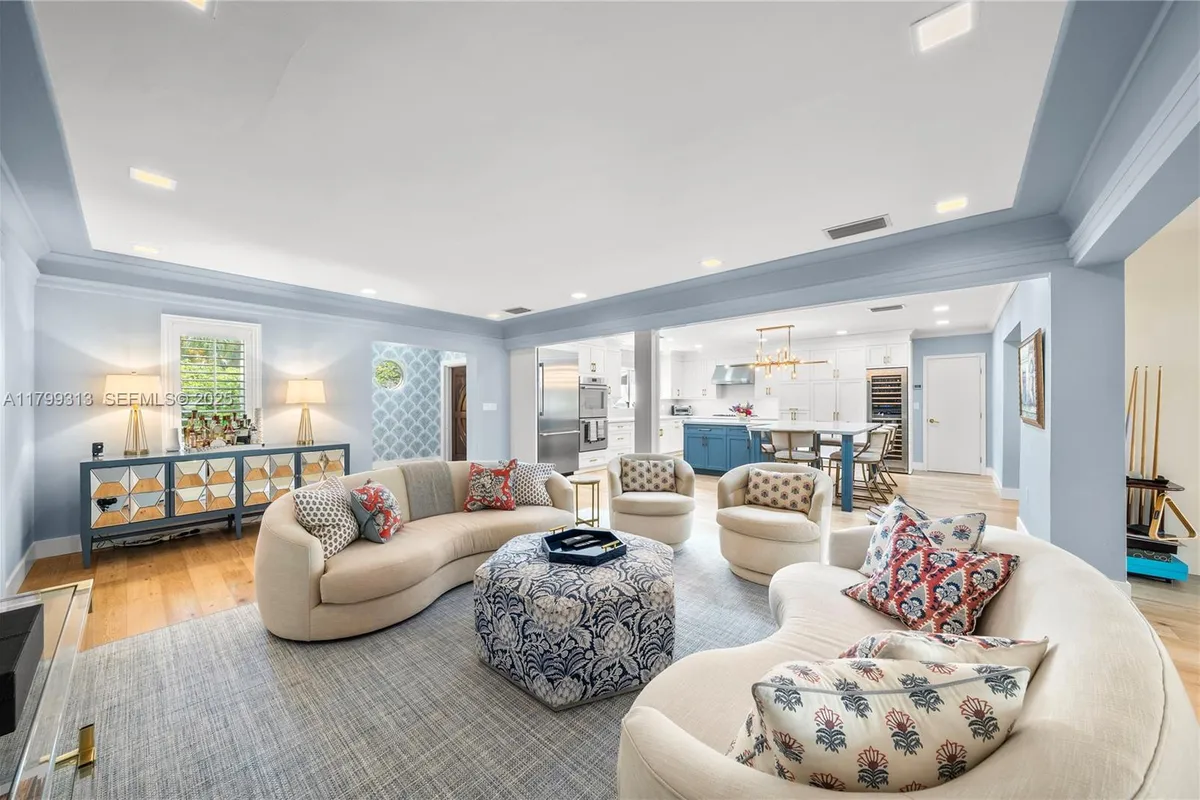 725 Vilabella Ave, Coral Gables FL 33146