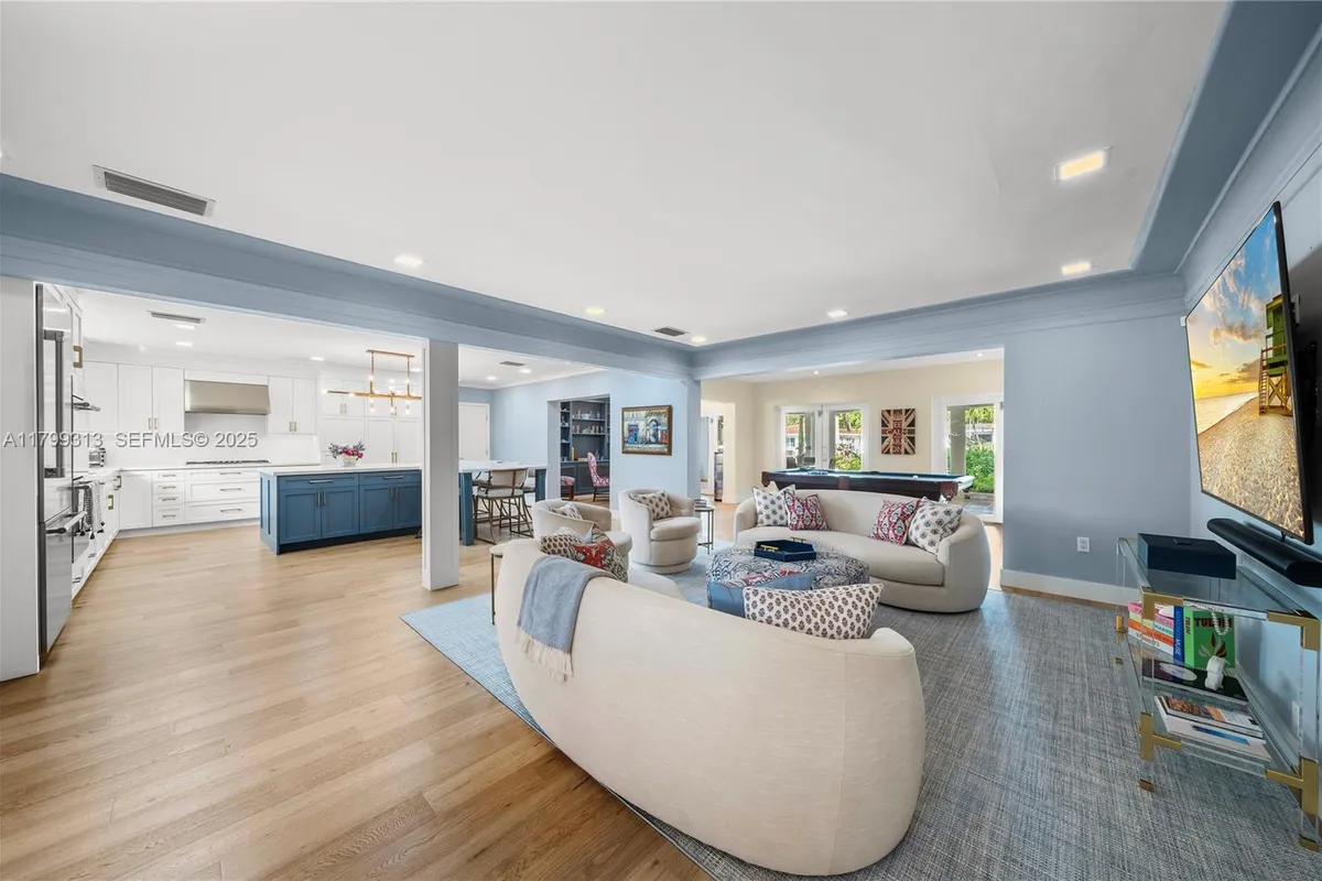 725 Vilabella Ave, Coral Gables FL 33146