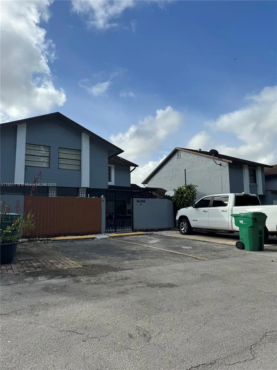 8098 NW 99th Ter, Hialeah Gardens FL 33016
