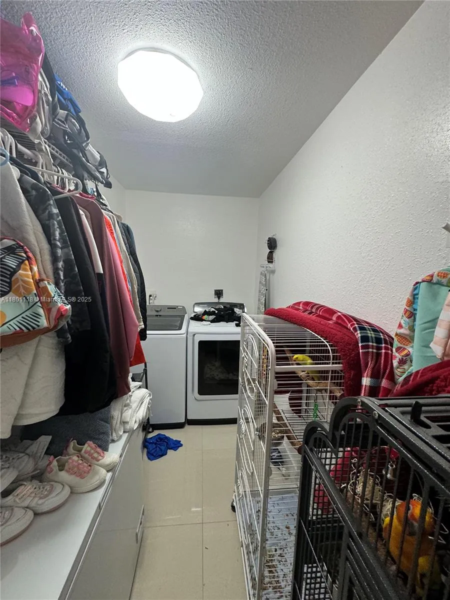 8098 NW 99th Ter, Hialeah Gardens FL 33016