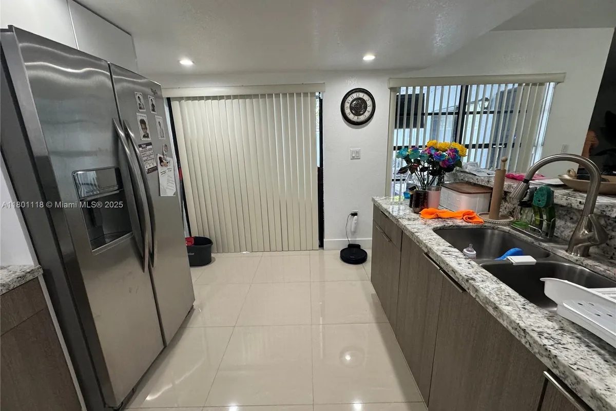 8098 NW 99th Ter, Hialeah Gardens FL 33016