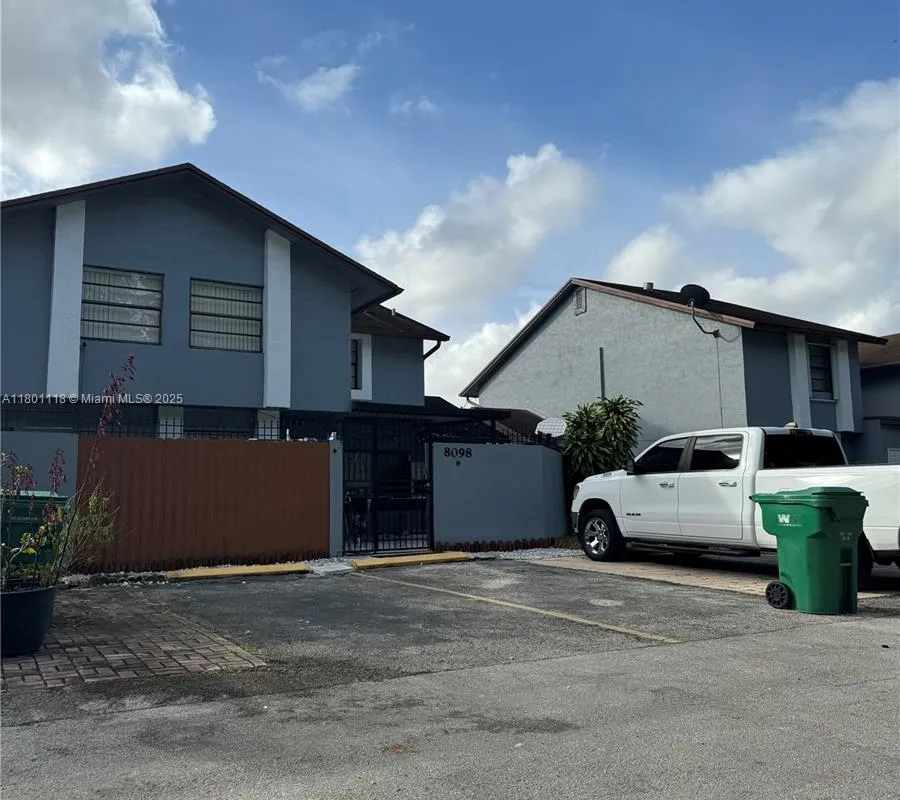 8098 NW 99th Ter, Hialeah Gardens FL 33016