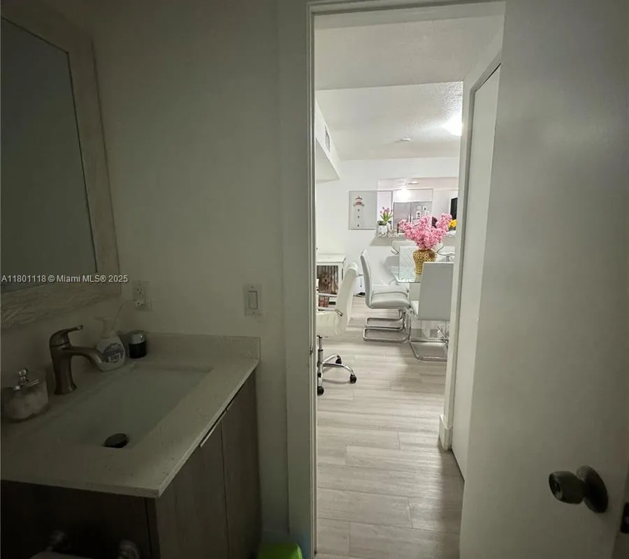 8098 NW 99th Ter, Hialeah Gardens FL 33016