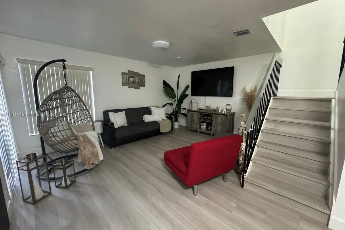 8098 NW 99th Ter, Hialeah Gardens FL 33016